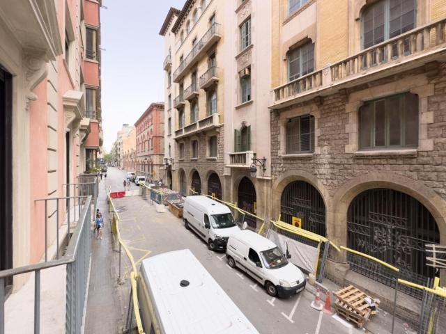 Inviting single bedroom not far from Universitat de Barcelona