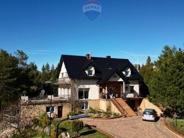 Inwestycja w Tuchomiu: dom 352 m² + 5 domków, rekreacja