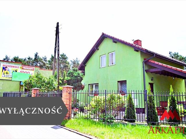 Inwestycja z domem i magazynem w Zazamczu