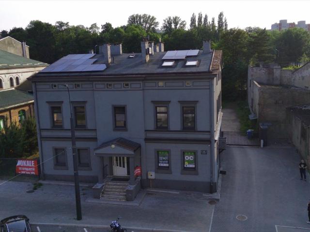 Polecam inwestycyjny dom z dużą działką i parkingiem