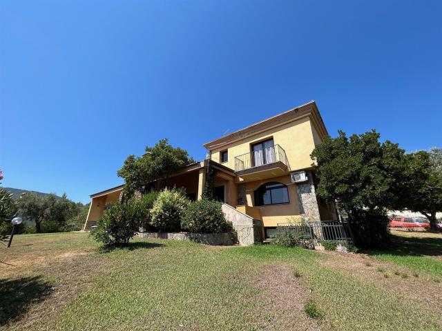 Is Molas rifinita e panoramica villa con giardino 200m² Pula