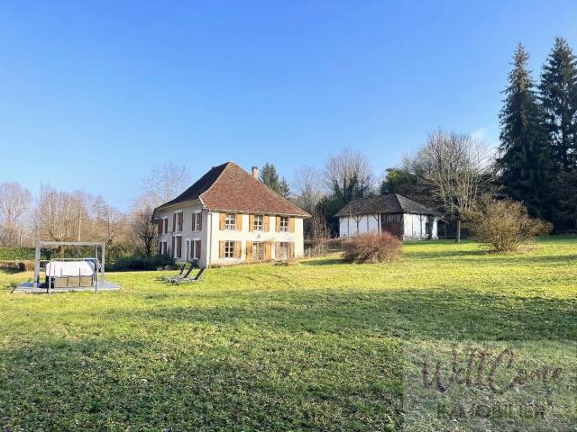 Isère, Propriété champêtre maison 9 pièces + 2 annexes sur 2 ha