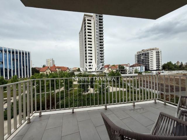 ISHO Apartament cu 4 camere de lux, 2 bai, 2 balcoane.