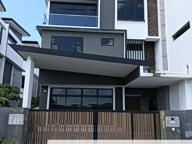 Iskandar Puteri • Taman Nusa Sentral • 3 Storey Semi Detahed Unblock View