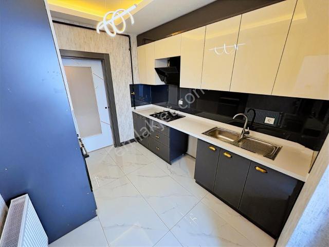 iskanlı Ful Yapılı E.banyolu G.odalı Ultra Lüks İşçilikli 3+1
