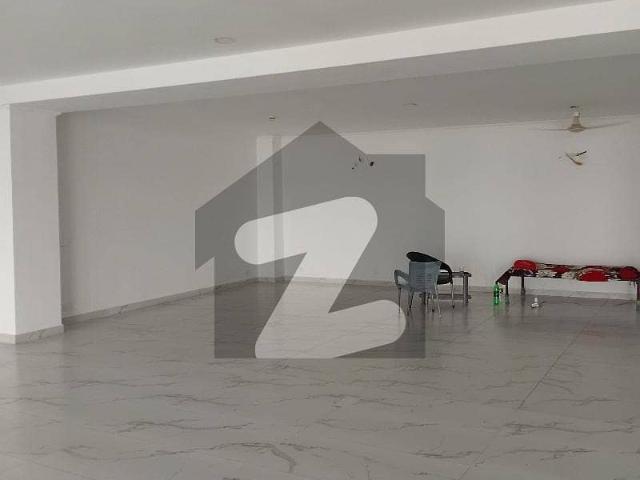 Islam Marketing offer 16marla 3rd floor available for rent