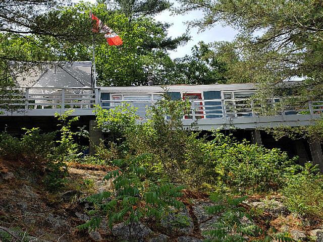 Island Cottage On Six Mile Lake