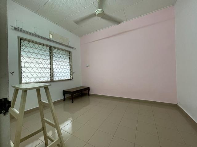 Island Glades Greenlane rare single storey terrace East facing