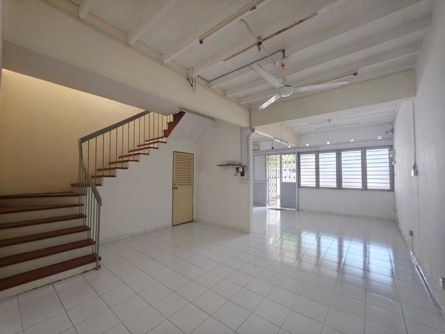 Island Glades 2 storey terrace only 9 0 0 k