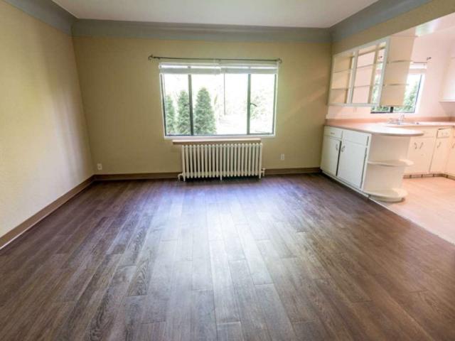 Island Manor Apartments 1 Bedroom Apartment for Rent at 1855 Fort St, Victoria, BC V8R 1J9 Jubilee