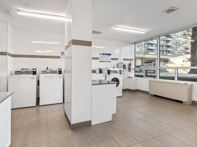 Island Park Towers 1 Bedroom Apartment for Rent at 185/195/200 Clearview Ave, Ottawa, ON K1Z None Westboro