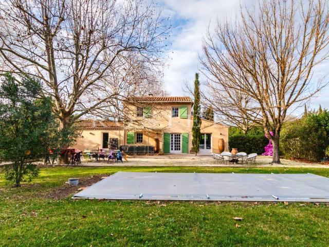 Isle sur la Sorgue: charmante villa avec piscine au calme. 120m² L'Isle sur la Sorgue