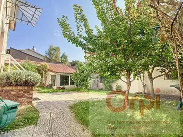 Issy les Moulineaux 92130 Achat / Vente maison 7 pièces t7 jardin terrasse
