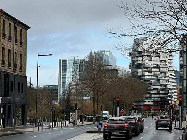 ISSY LES MOULINEAUX 92130 LA TOUR AUX FIGURES Studio 20,13 m²