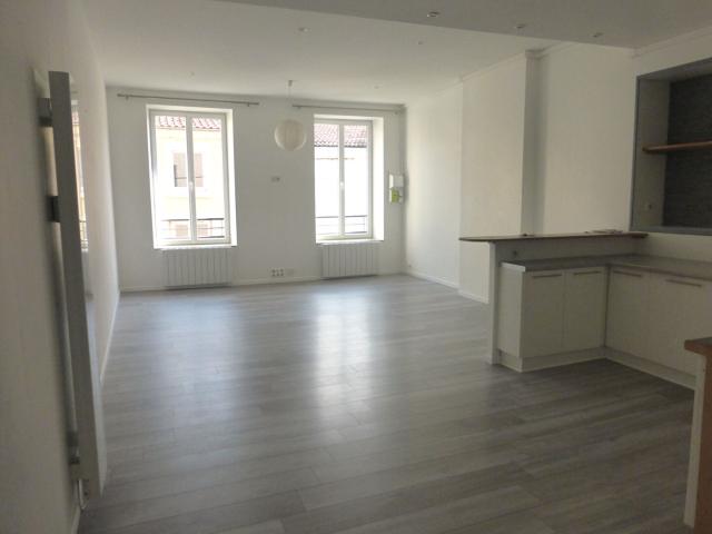 ISSOIRE / Appartement en triplex de 4 pièces avec 3 chambres en plein centre ville !