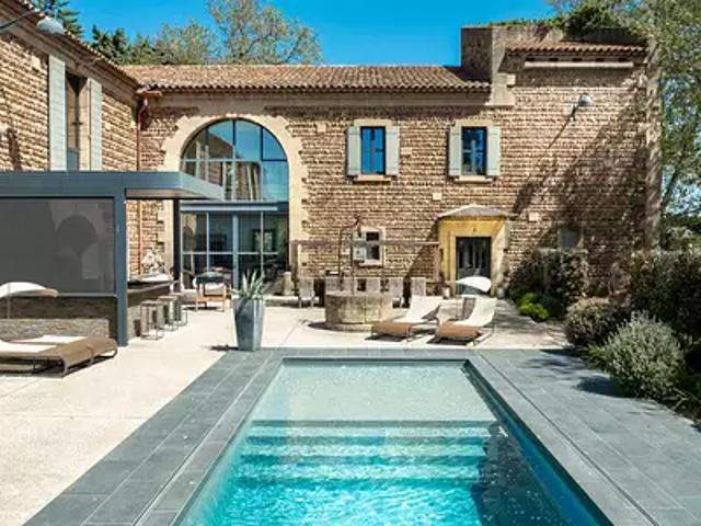 Istres 13800 Achat / Vente maison 15 pièces t15 au dernier étage piscine