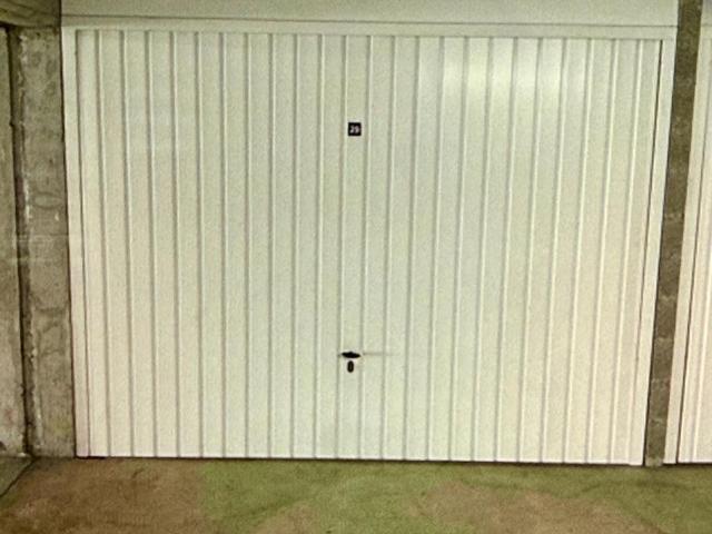 Istres Location Parking / Garage 13