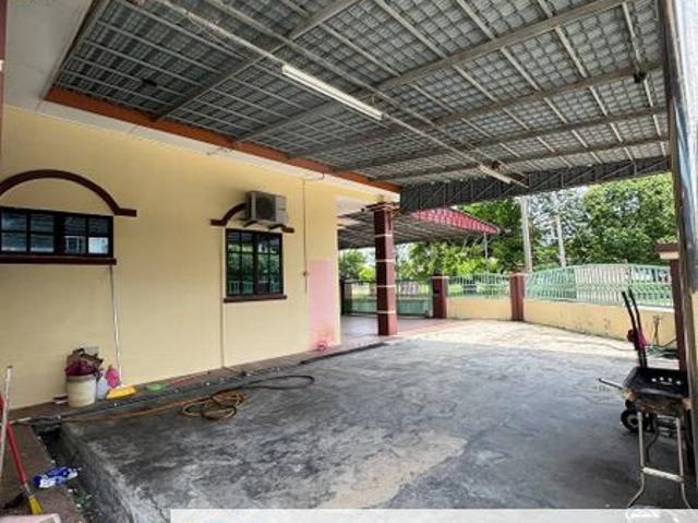 Ipoh lahat baru badri shah renovated extended facing field single storey corner for
