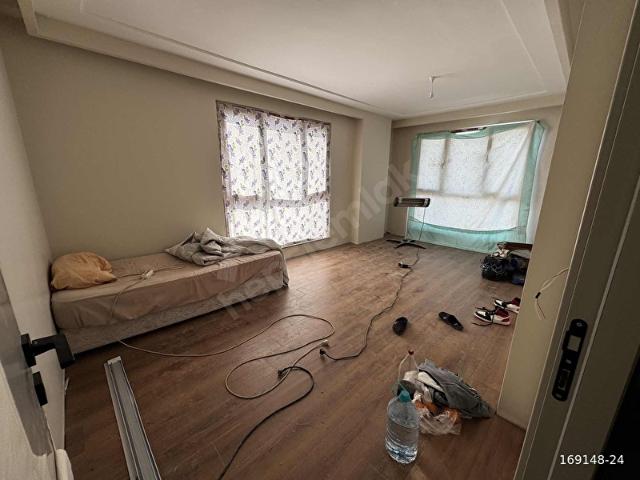 ÇIRÇIR METRO 6 DK SIFIR SİTE YERDEN ISIMTA+K.OTOPARK 2+1 5.KAT