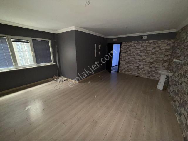 Şirinevler Meydanda 30 M2 Klimalı Kiralık Ofis
