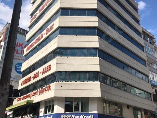 Şirinevler Meydan'da 358 m2 Kiralık Büyük Teraslı Ofis Katı