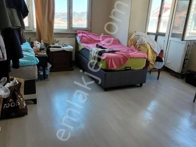 Şirinevler'de Satılık Geniş Balkonlu Aydınlık 3+1 Daire