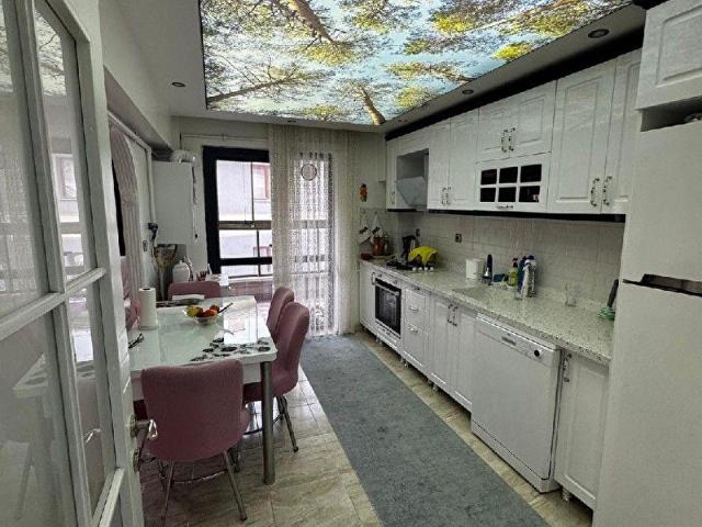 Şirintepe cadde üzeri okul yakını ara katta 3 cepheli 3+1 asansörlü daire