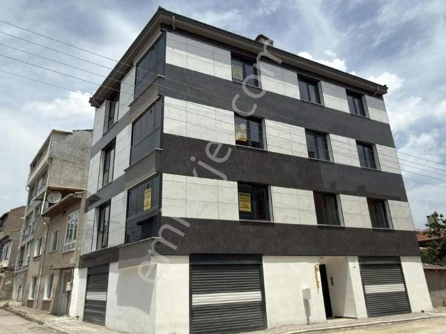 Şirintepe'de Yatırımlık Komple Satılık Bina 2+1 Daireli 110 M2