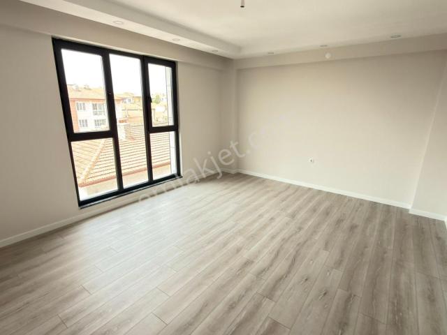 Şirintepe'de Yatırımlık Komple Satılık Bina 2+1 Daireli 110 M2