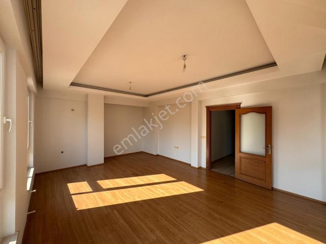 Şirinyalıda Yeni Boyalı Ayrı Mutfak Arakat Otoparklı Temiz 3+1
