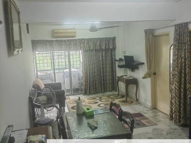 Iris Apartment