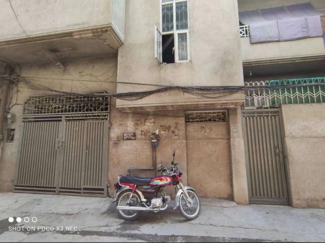 It is in the mid of the city for every one easy approach Lahore Garhi Shahu ID 68472