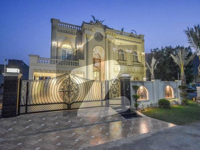 Italian Design 1 Kanal House With Basement Cinema Near To Dha Raya