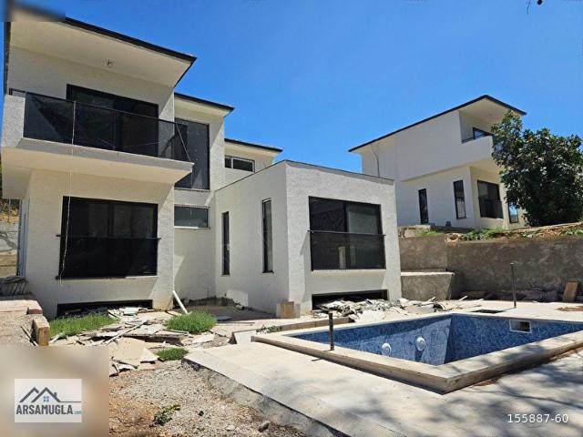 ÇITLIK'TA DOĞA İÇİNDE HAVUZLU SIFIR MÜSTAKİL VİLLALAR