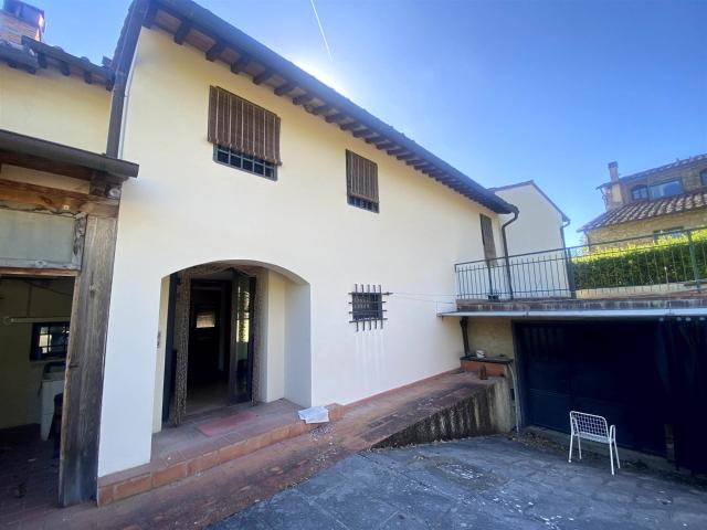Itsb2967 In prossimità del paese di San Casciano Vp, local. 175m² San Casciano in Val di Pesa