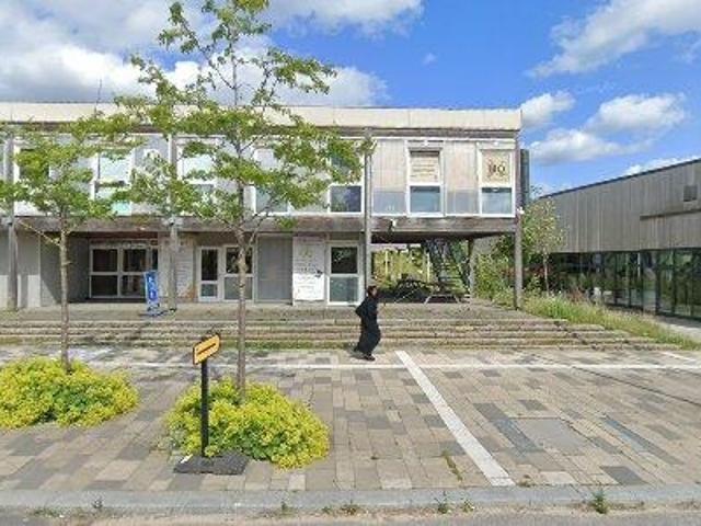 Iværksætterhus med kontor og værkstedsfaciliteter