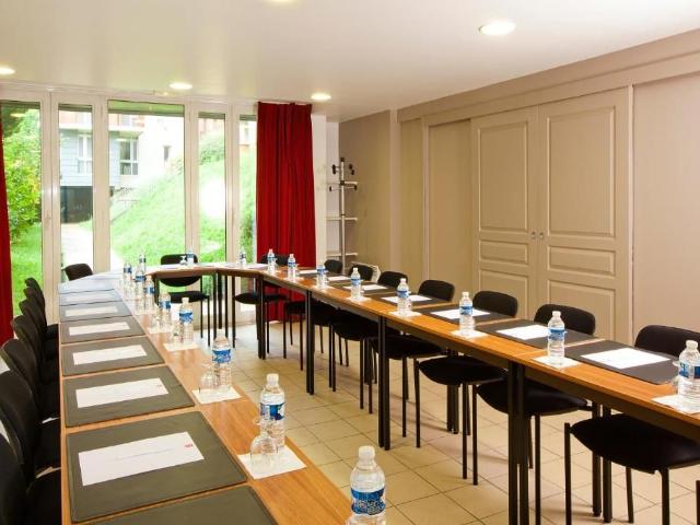 Ivry sur Seine Well lit studio with interior garden, close to Paris Bercy