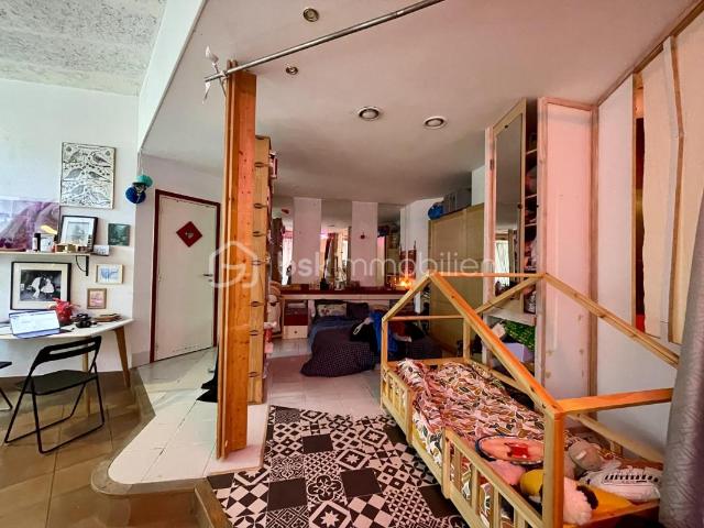 IVRY SUR SEINE – Atelier d’architecte – 85 m² – Ivry sur Seine – Ensemble signé Renée Gailhoustet – FORT POTENTIEL