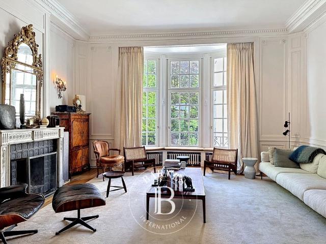 Ixelles, Maison 5 Chambres 604 m² en location