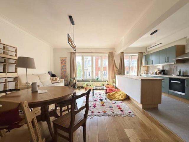 Ixelles Cemetery 1 bed flat, +/ 81m², with small terrace