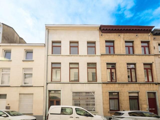 IXELLES CENTRE IMMEUBLE A FORT POTENTIEL A SAISIR