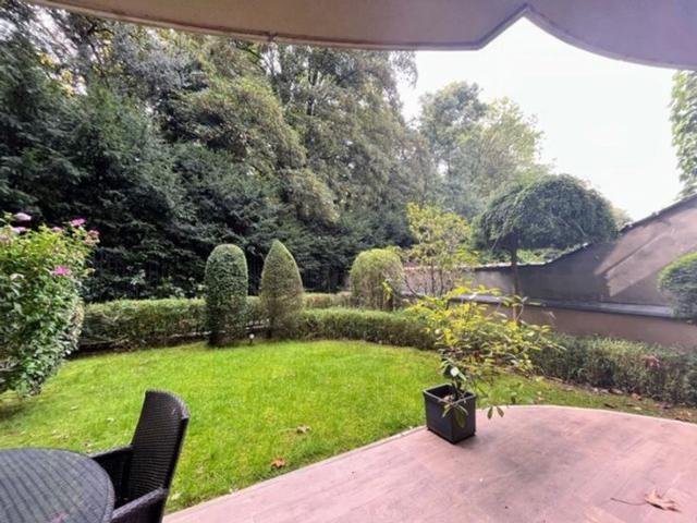 Ixelles Superbe rez de jardin 2 ch. + piscine + parking