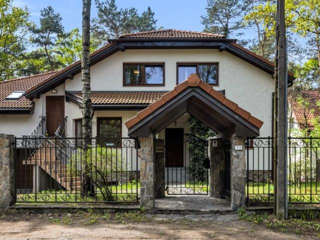 Izabelin B, Stefana Czarnieckiego, 222 m2