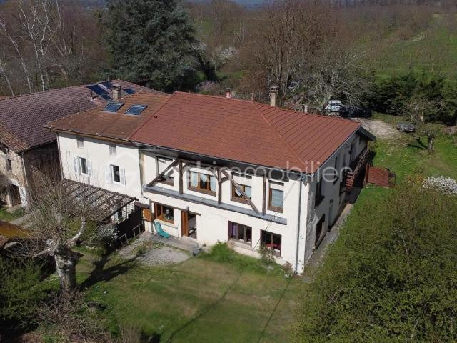 ? Izeron 38160 – Maison + Grange + 2 appartements avec terrai