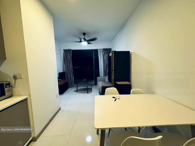 J Gateway D22, Condominium