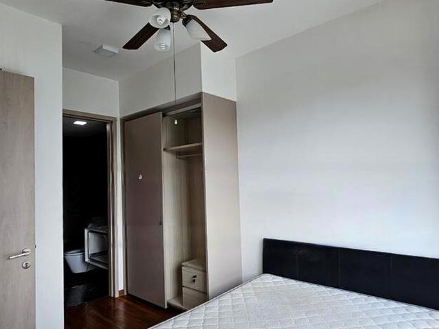 J Gateway D22, Condominium
