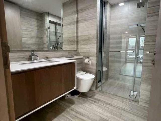 J Gateway D22, Condominium