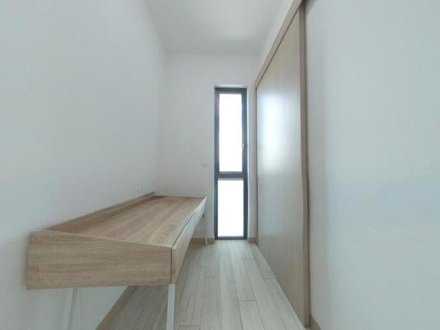 J Gateway D22, Condominium