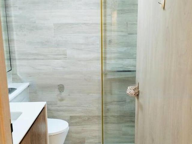 J Gateway D22, Condominium