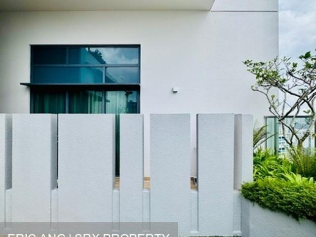 J Gateway D22, Condominium